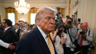 Trump amea&ccedil;a processar Wall Street Journal por artigo sobre carta para Epstein