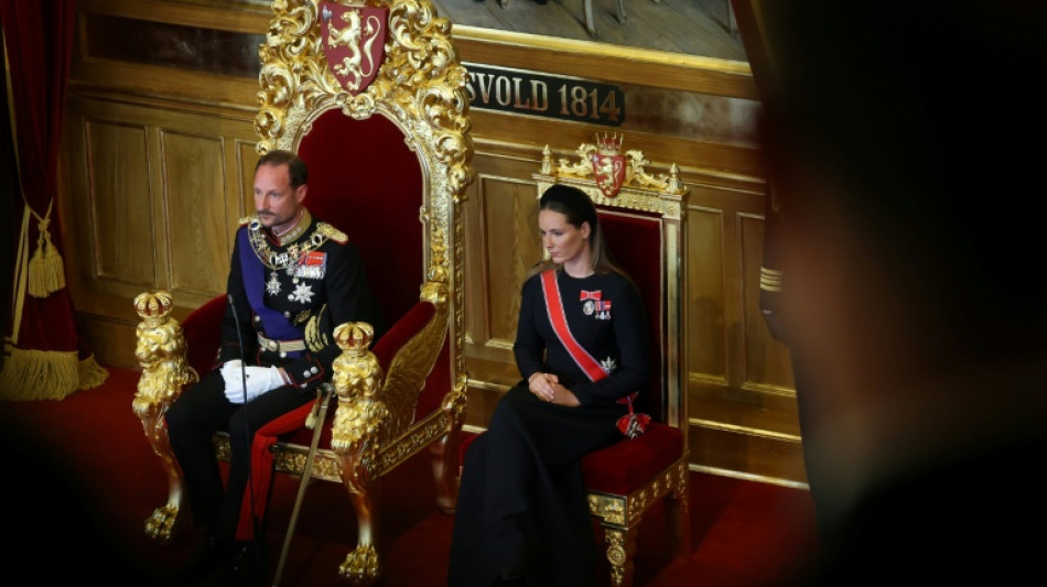 Norwegens neuer K&ouml;nig Haakon VIII. legt vor Parlament Eid auf die Verfassung ab 