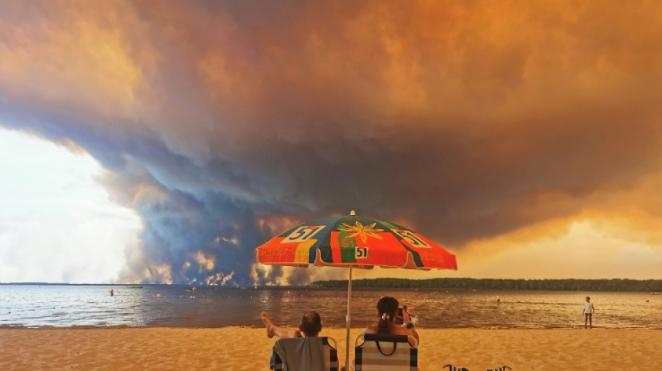  Incendies: des &eacute;vacuations par dizaines de milliers en France et dans la r&eacute;gion de Madrid 