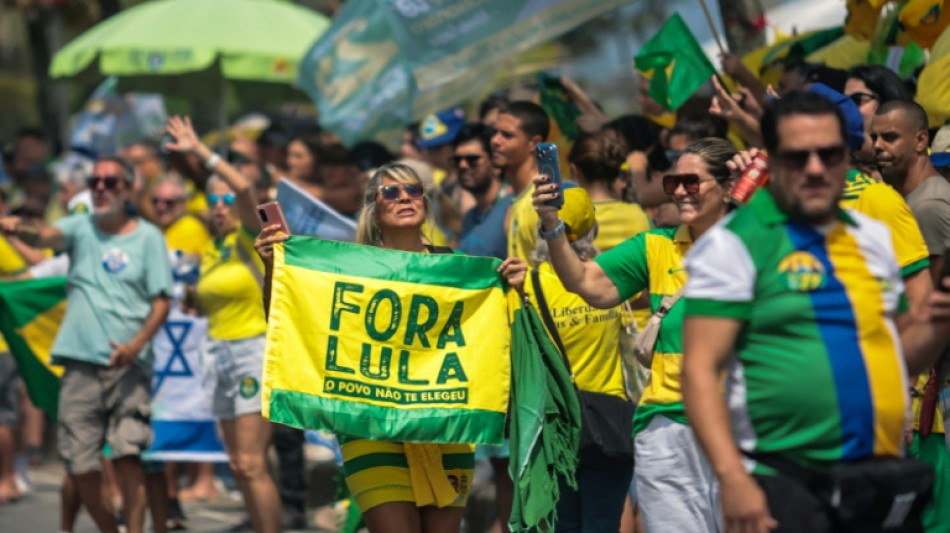  Brazil chooses between Lula and Bolsonaro in nail-biter vote 