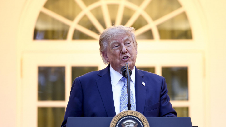 Trump bandisce dalla Casa Bianca Cnn, Politico e Msnow 