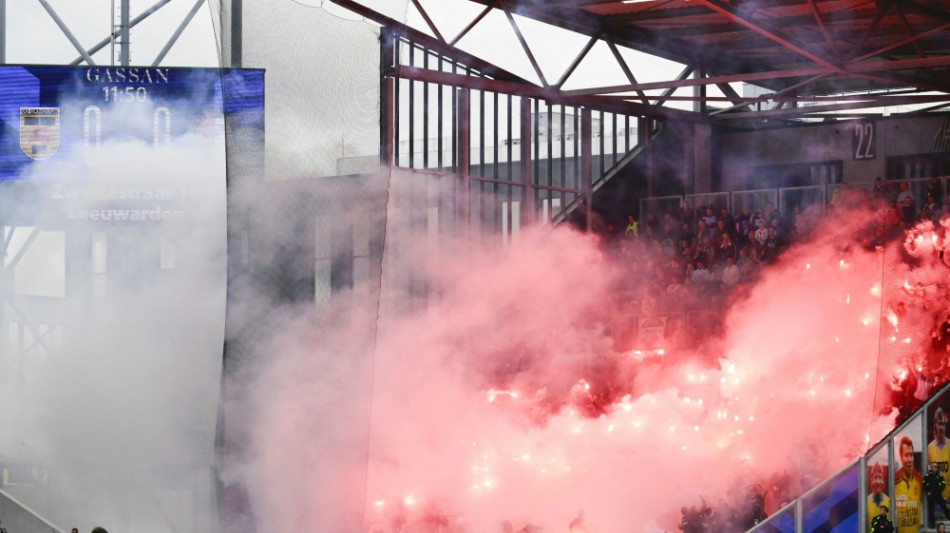  Pyrotechnik: F&uuml;nf Verletzte bei niederl&auml;ndischem Erstligaspiel 