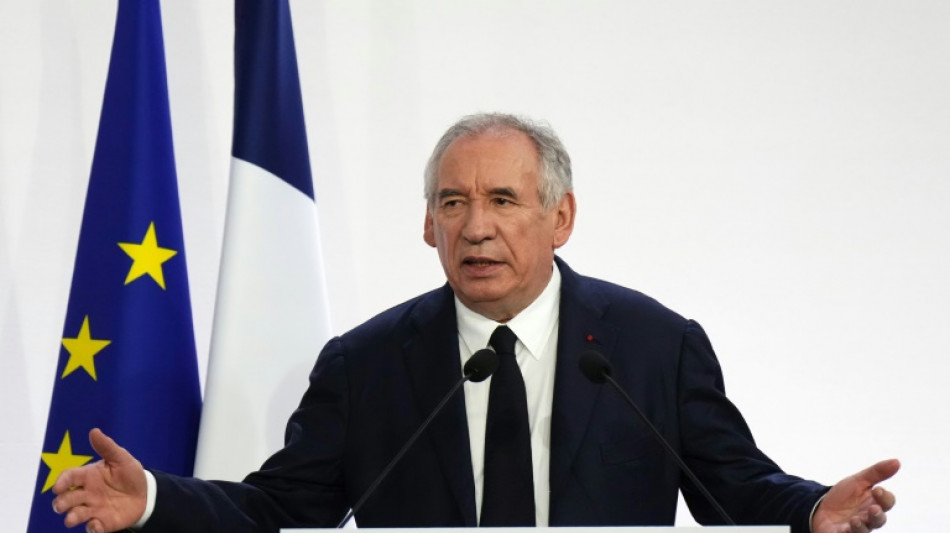 Bayrou abat la carte du vote de confiance, le gouvernement suspendu à un fil