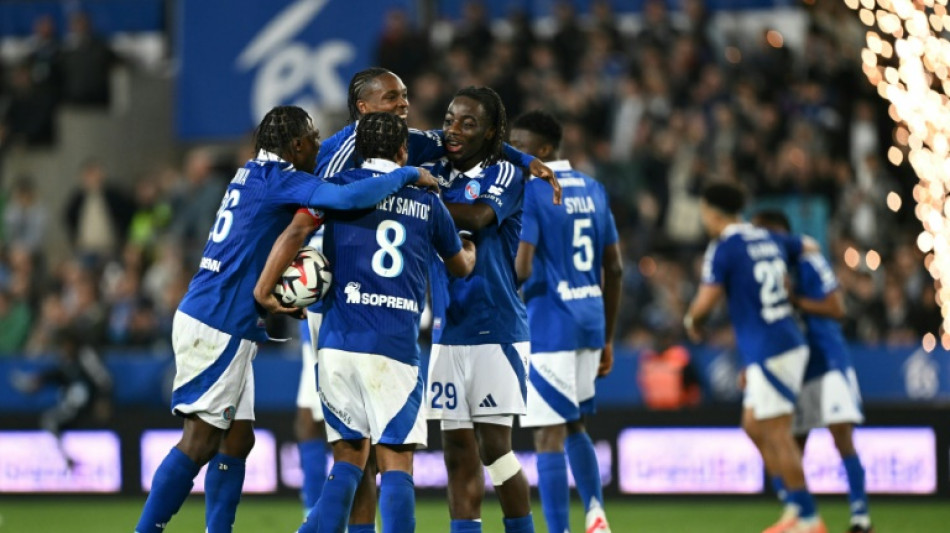 L1: gr&egrave;ve des ultras, dissension dans le public... Strasbourg avance dans une curieuse ambiance