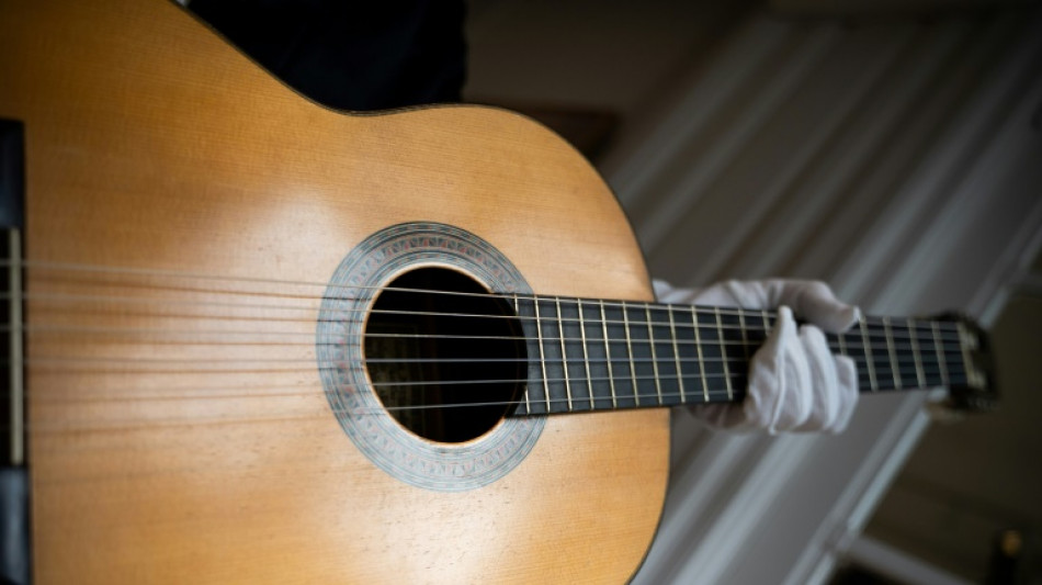 La guitarra española "La inédita" fue subastada en París