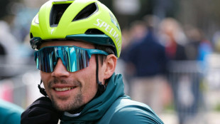 Baskenland: Roglic st&uuml;rzt und bleibt vorne