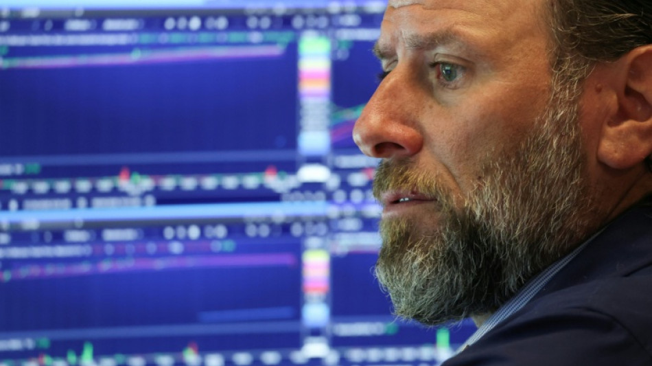  Wall Street cai diante de aumento do custo do endividamento 