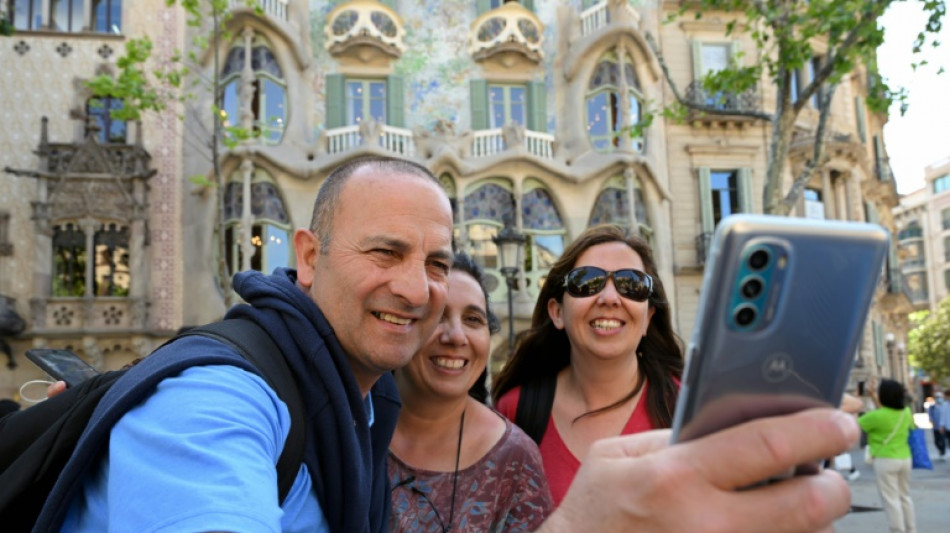 Vuelven los turistas, vuelve la controversia a Barcelona