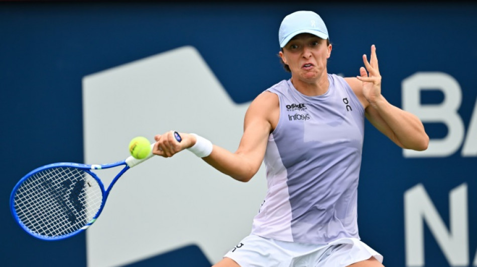 Swiatek cruises, Osaka battles through in Montreal