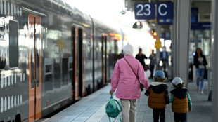 Mädchen bleibt in Mainz allein an Bahnsteig zurück
