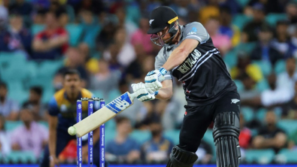 Deutsche Tageszeitung Phillips hits 104 as New Zealand crush Sri