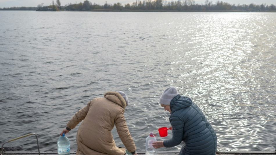 Ukraine: au bord du Dniepr à Kherson, réserve d'eau et réseau mobile russe