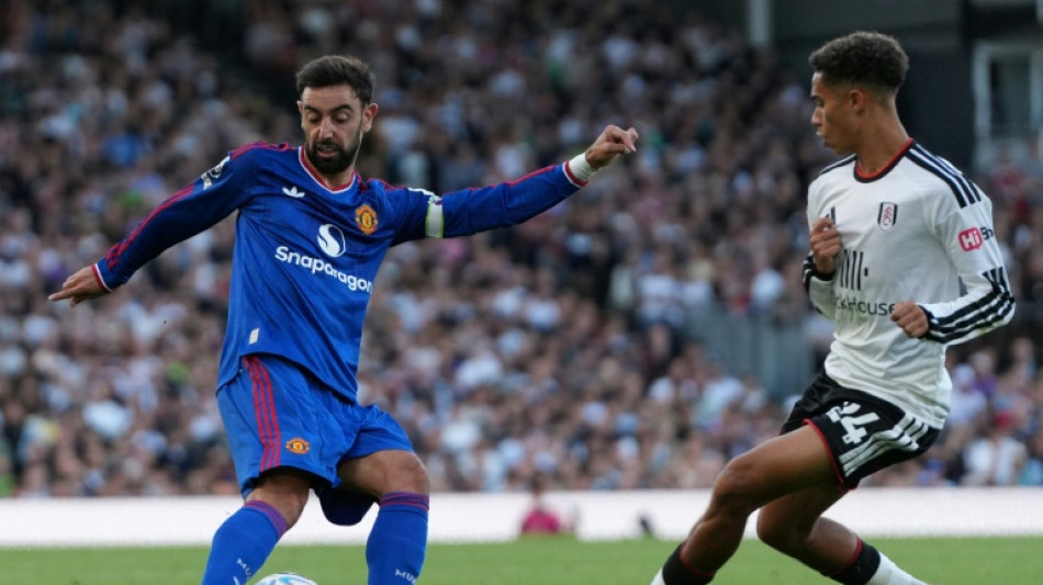  Carrick demands Man Utd response after 'pathetic' jibes 