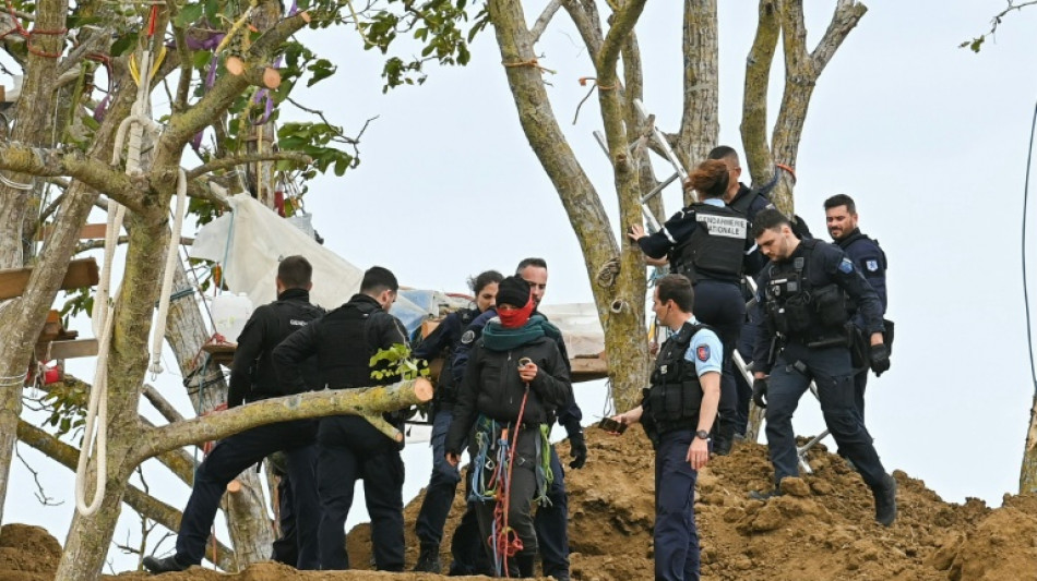 A69: 15 interpellations sur la derni&egrave;re "Zone &agrave; D&eacute;fendre" en cours de d&eacute;mant&egrave;lement