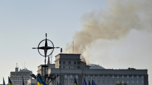 Ukraine: le siège du gouvernement incendié après une attaque aérienne russe record