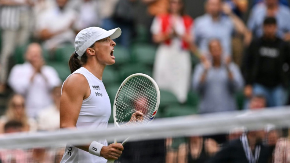 Swiatek supera sem dificuldades a 3&ordf; rodada de Wimbledon