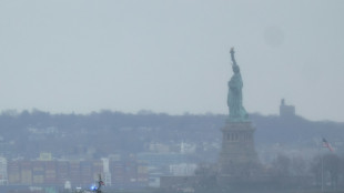 Plusieurs morts dans le crash spectaculaire d'un h&eacute;licopt&egrave;re dans le fleuve de New York