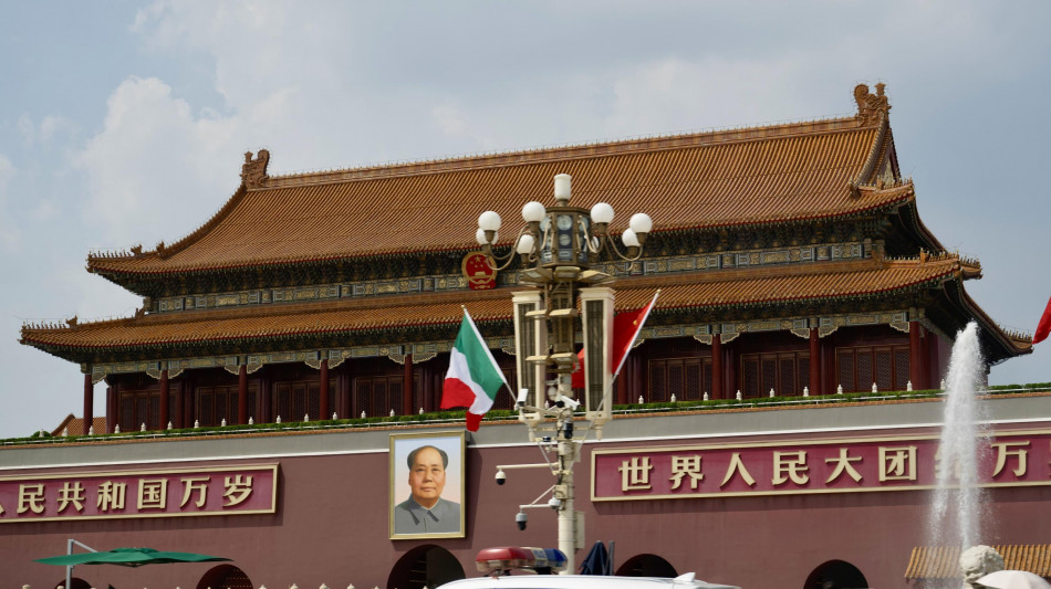 Cina, capacità energia eolica-solare supera quella termica