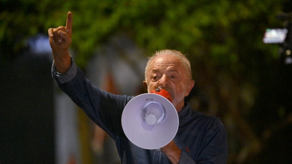  Br&eacute;sil : la r&eacute;&eacute;lection de Lula salu&eacute;e dans le monde, mais fait plonger la Bourse de Sao Paulo 