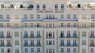 Jogo cromático do francês Daniel Buren colore o icônico Copacabana Palace
