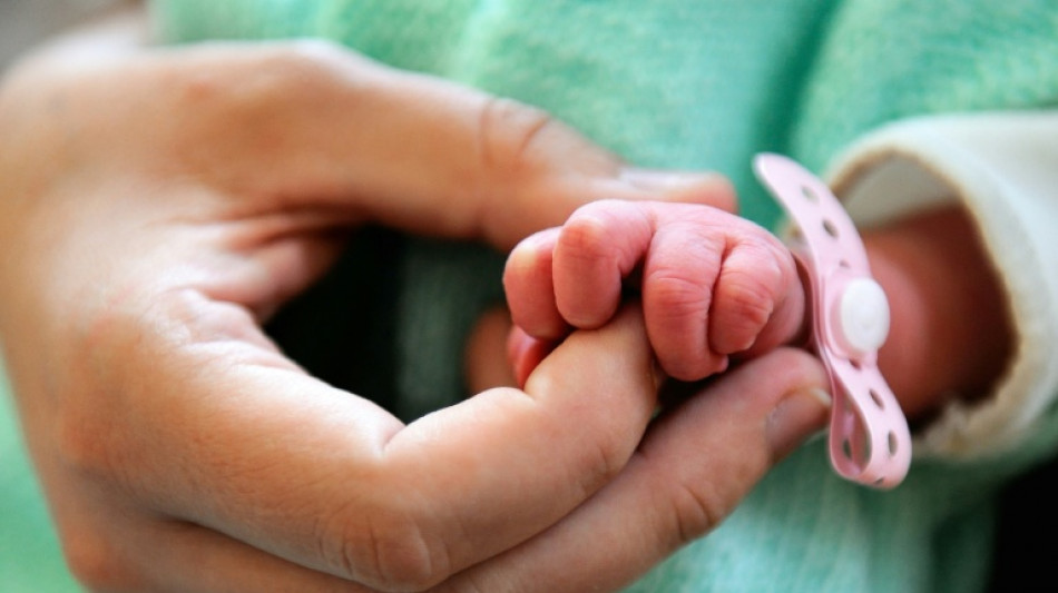  Schleswig-Holstein: Baby kommt auf Autobahnrastplatz zur Welt 