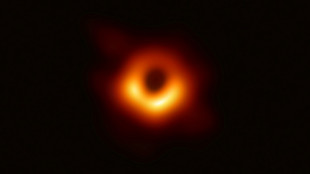 Astrônomos descobrem buraco negro mais antigo do universo