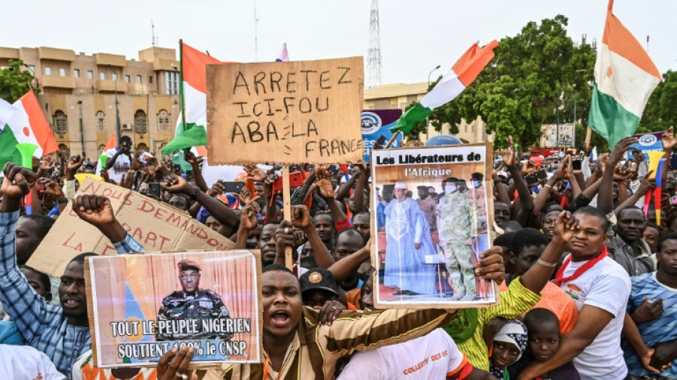 Milhares de manifestantes apoiam regime militar no N&iacute;ger