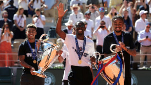 Le PSG pr&eacute;sente ses troph&eacute;es de Ligue des champions &agrave; Roland-Garros