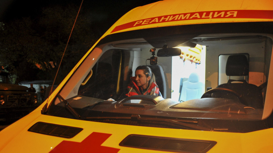 Detriti di drone su una casa in Russia, un morto