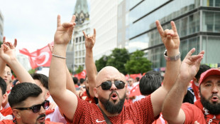 Wolfsgru&szlig;-Geste: Polizei beendet t&uuml;rkischen Fanmarsch