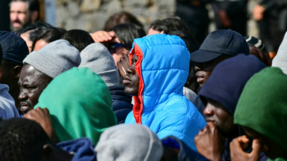  EU lawmakers approve 'return hubs' migration reform 