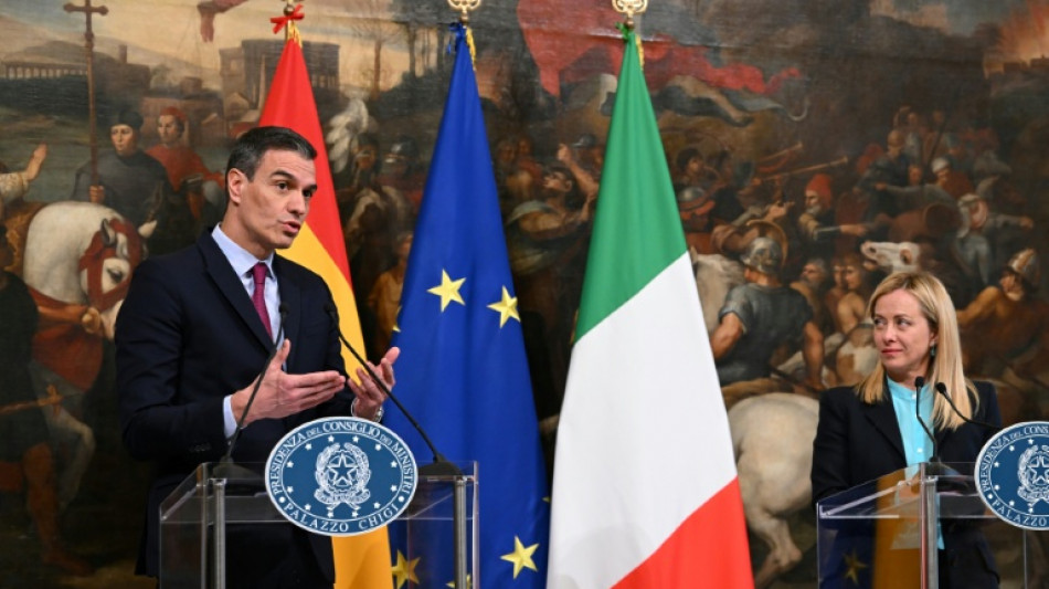  Italia y Espa&ntilde;a mantienen los controles fronterizos por la crisis migratoria en Ceuta 