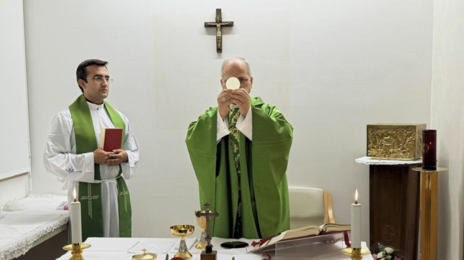  El papa celebra misa en el hospital despu&eacute;s de la operaci&oacute;n de c&aacute;ncer 