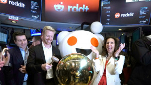 Le réseau social Reddit bondit de près de 40% pour ses débuts à Wall Street