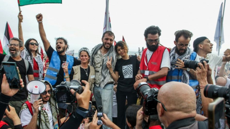 Flotilha com ajuda para Gaza diz que barco foi por drone, mas Tunísia desmente