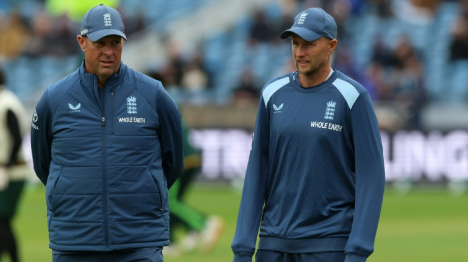  Trescothick eager to keep England job despite Hussey approach 