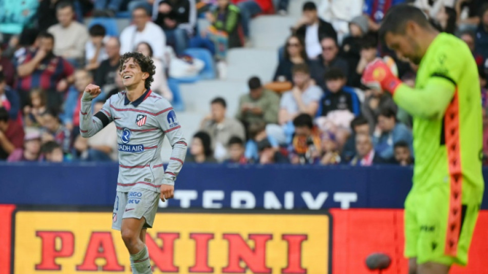  Atletico beat Levante to move top above Barcelona 