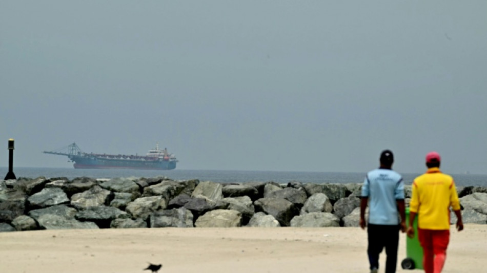  Trump vows US will sink any Iran boats that challenge blockade 