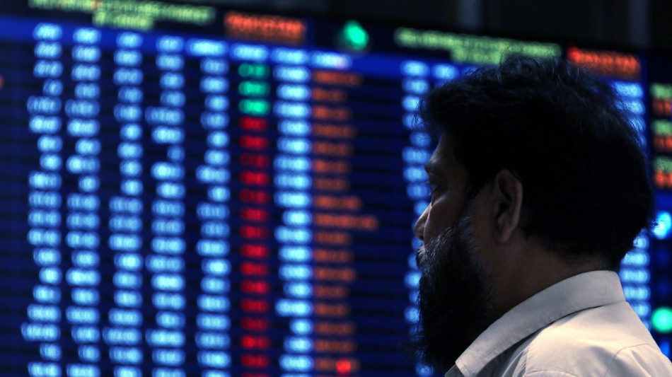  Borsa: Milano gira in rialzo, corre Unipol 