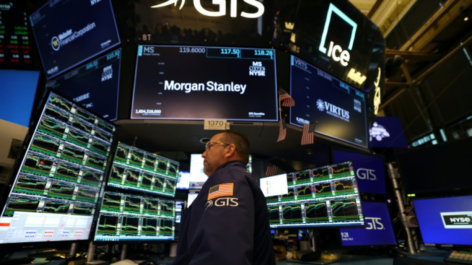Wall Street ouvre en hausse, se r&eacute;jouit d'un accord entre Washington et Londres&nbsp;