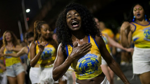 'O carnaval chegou': magia dos desfiles começa no Rio