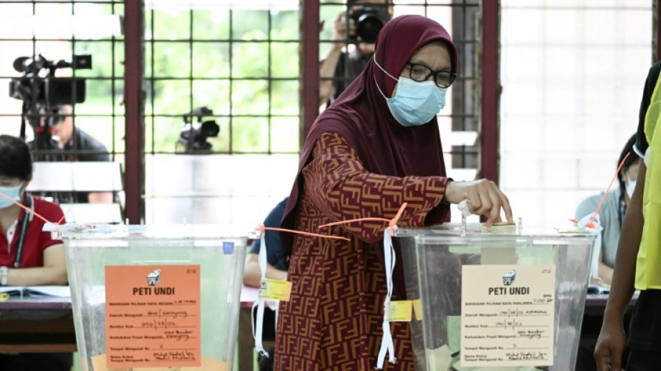 Malaysia election kicks off, close race expected