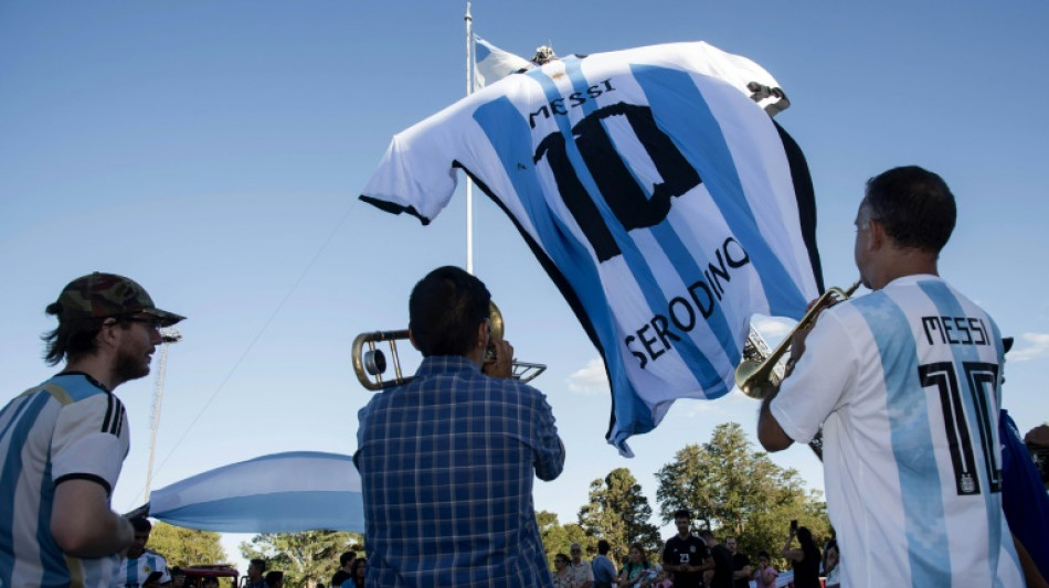 Mondial: attente fi&eacute;vreuse en Argentine d'un sacre que pays, &eacute;quipe et surtout Messi "m&eacute;ritent"