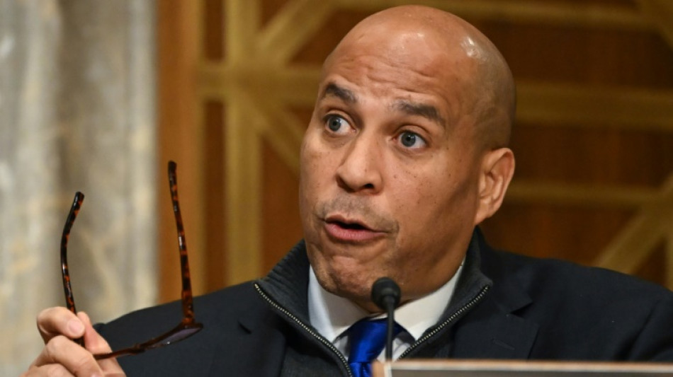 Senador americano protesta contra pol&iacute;tica de Trump em discurso de mais de 18 horas