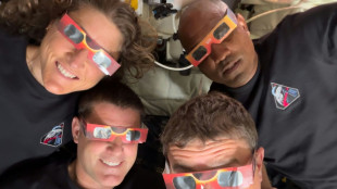 Artemis-Astronauten telefonieren mit Insassen der ISS