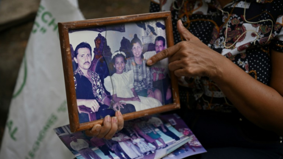  Photos, memories all that remain for Colombia's bereaved after quake 