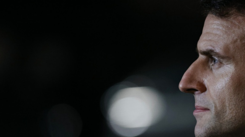 Pr&eacute;sidentielle: Macron premier candidat &agrave; d&eacute;crocher les 500 parrainages, ses rivaux en r&eacute;gion