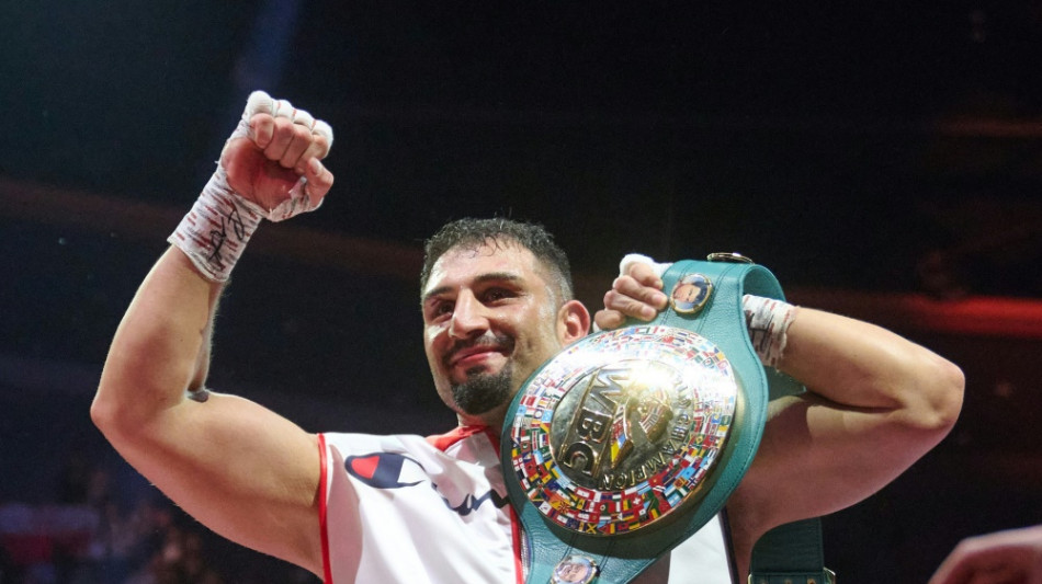  Boxen: Kabayel verteidigt WM-Titel im D&uuml;sseldorfer Stadion 