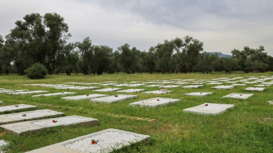 Friedhof auf Lesbos im Mittelmeer ertrunkenen Flüchtlingen gewidmet