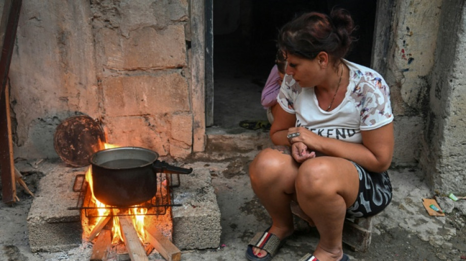  Postos de gasolina t&ecirc;m longas filas em Cuba, que acusa EUA de 'asfixiar' sua economia 
